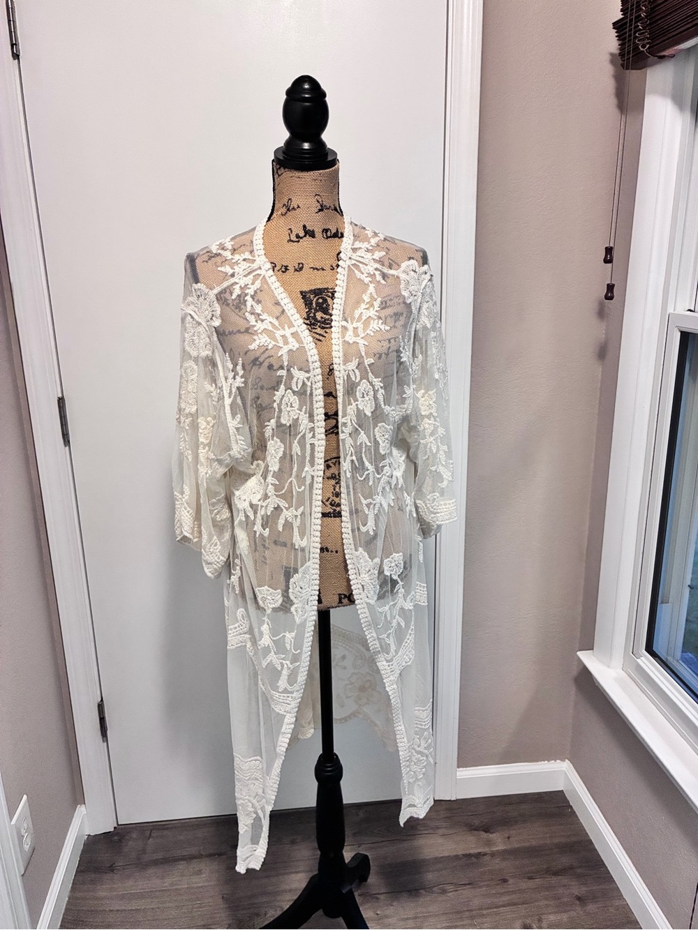 Adiva Ivory Floral Lace Kimono Duster